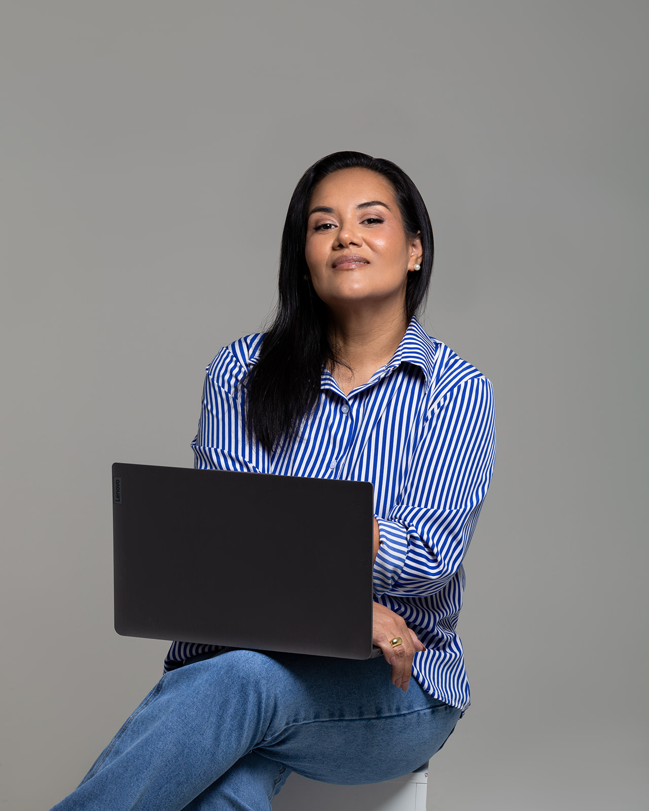 Ariane trabalhando - MEI Express Contabilidade